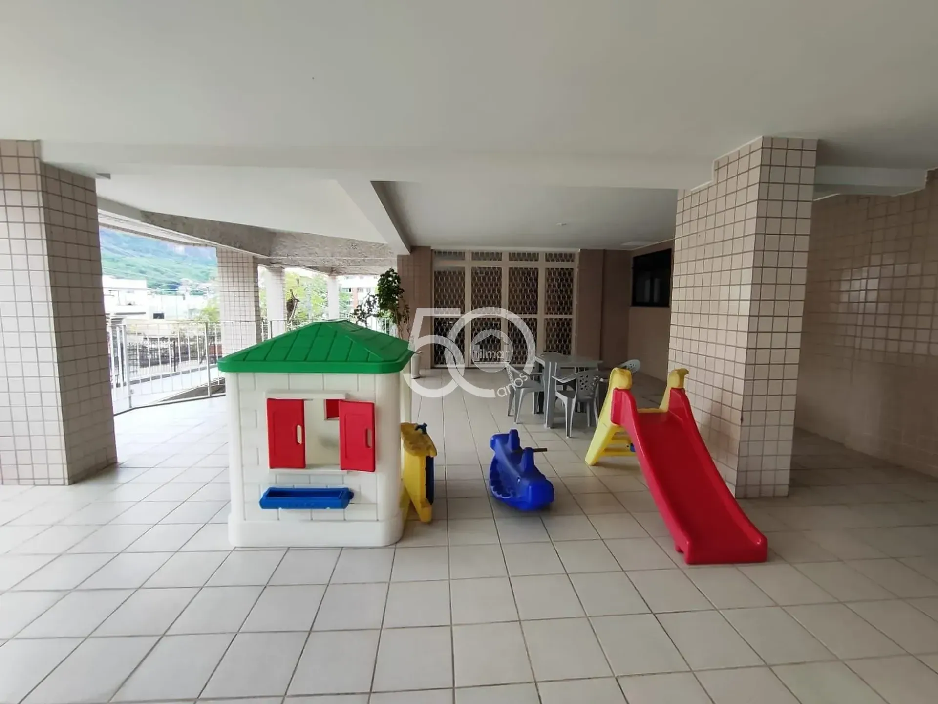 98 m² apartment with 3 bedrooms and 2 garage spaces — photo 41
