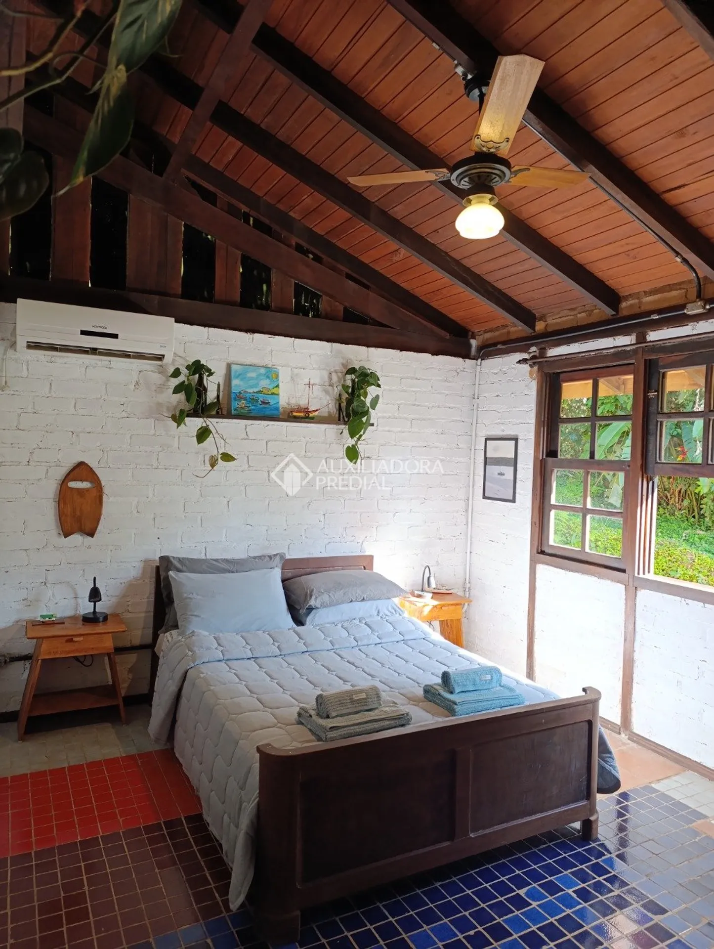 Furnished house with a balcony, 6 bedrooms and 3 baths — photo 4