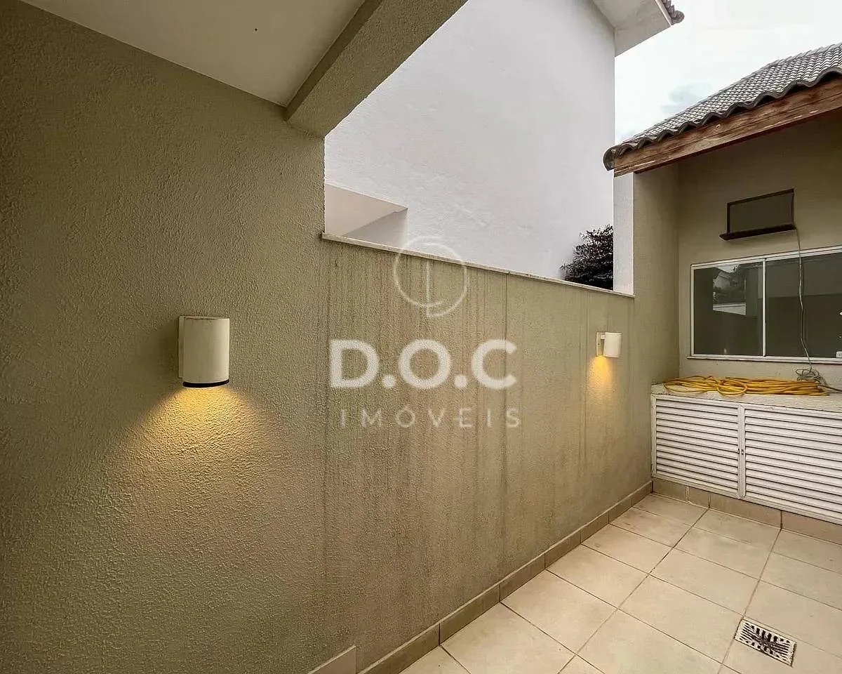 Floor-to-ceiling windows in a 5-bedroom house, 300 m² — photo 10