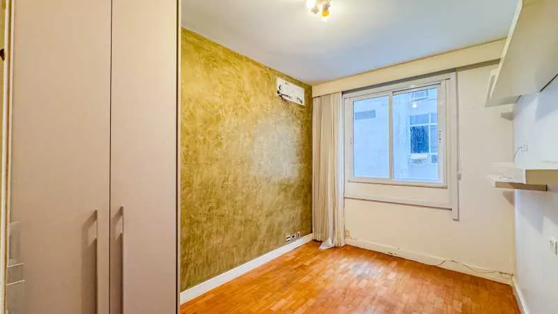 Floor-to-ceiling windows in a 4-bedroom apartment, 266 m² — photo 13