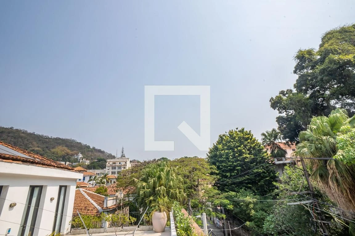 Furnished house, 300 m², with floor-to-ceiling windows — photo 86