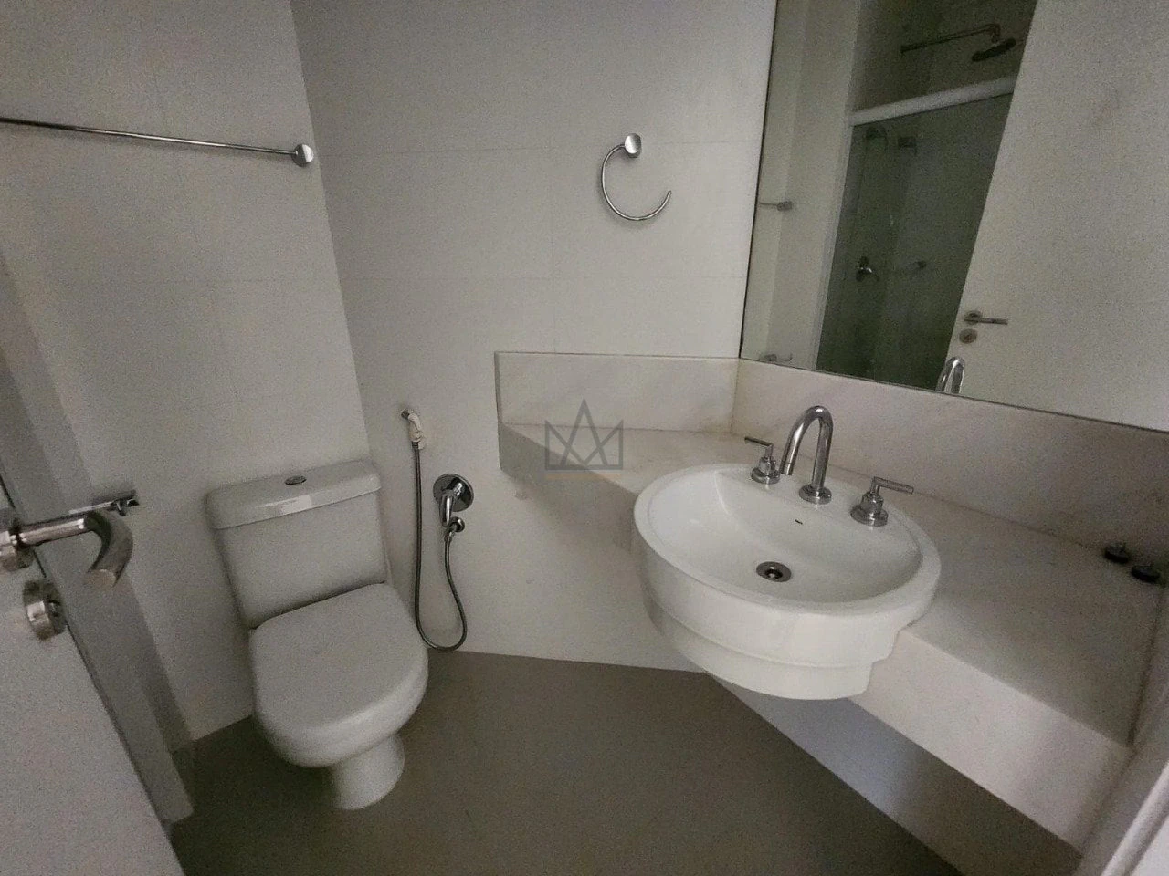 Departamento con ventanales de piso a techo en Florianópolis — photo 13