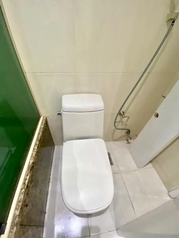 Apartment on the 13th floor with a bathtub — photo 33