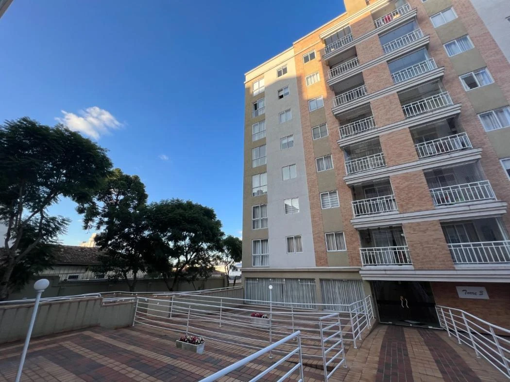 Balcony with a grill in a 3-bedroom apartment, 82 m² — photo 9