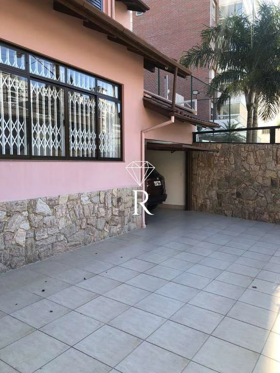 200 m² house with 3 bedrooms and 4 bathrooms — photo 5