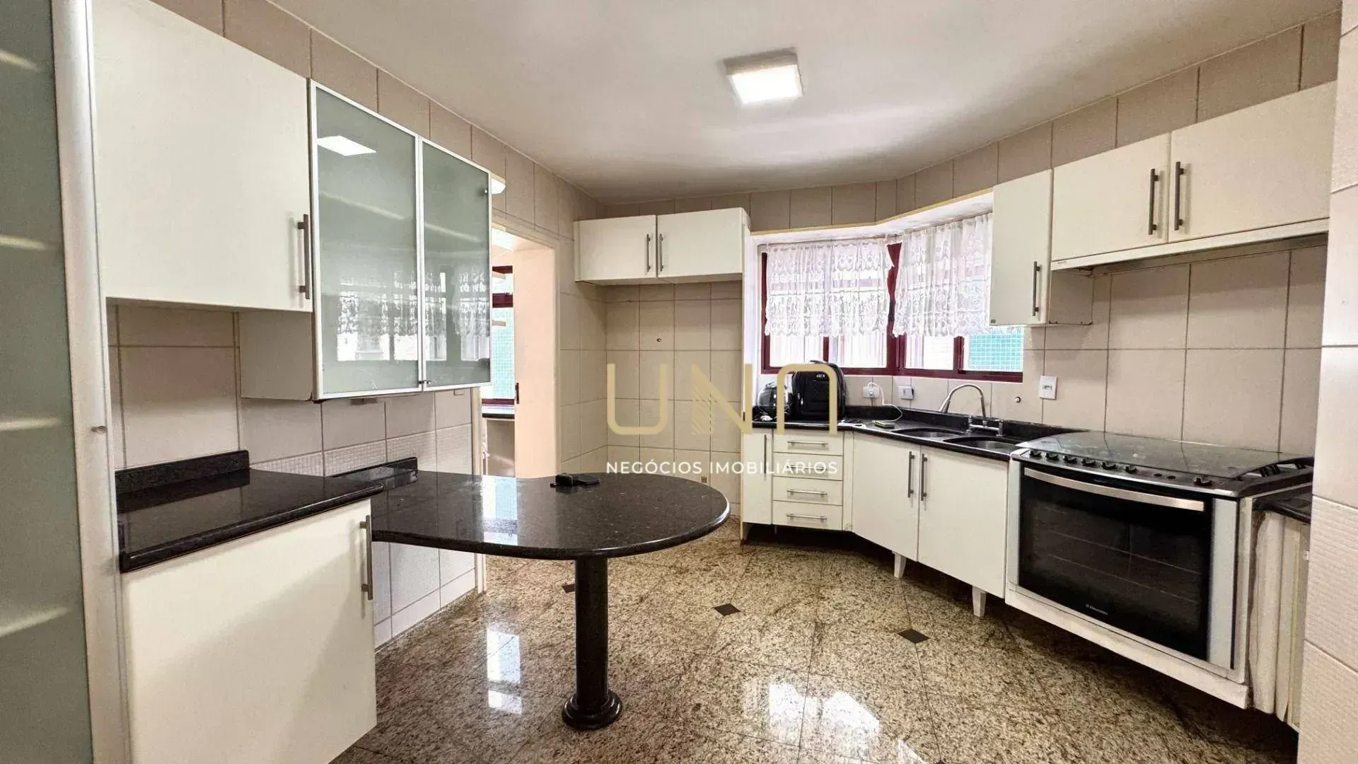 Cobertura mobiliada com 4 suítes e 5 banheiros, 415 m² — photo 2