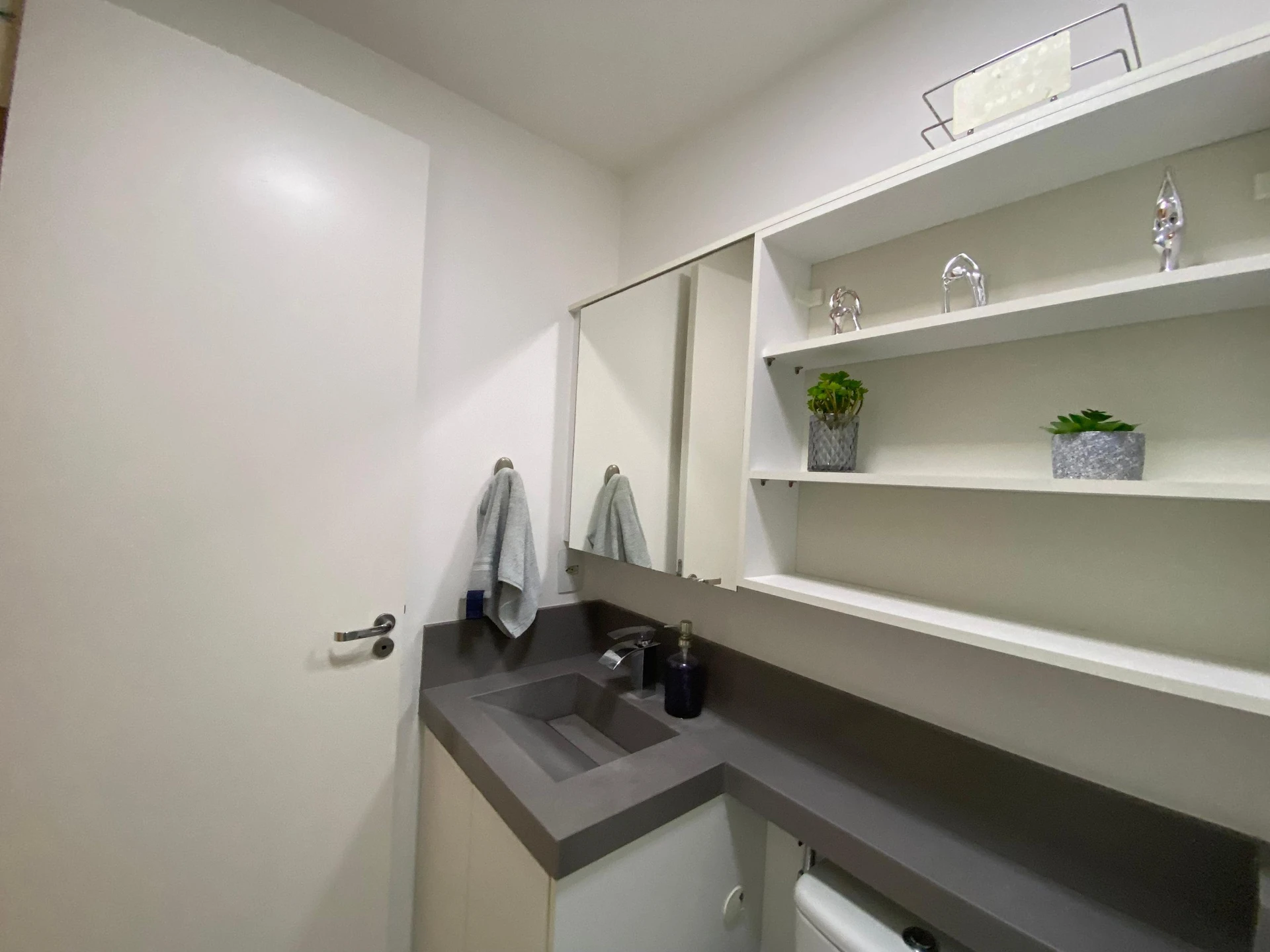 Home office in a 2-bedroom apartment, 55 m² — photo 40