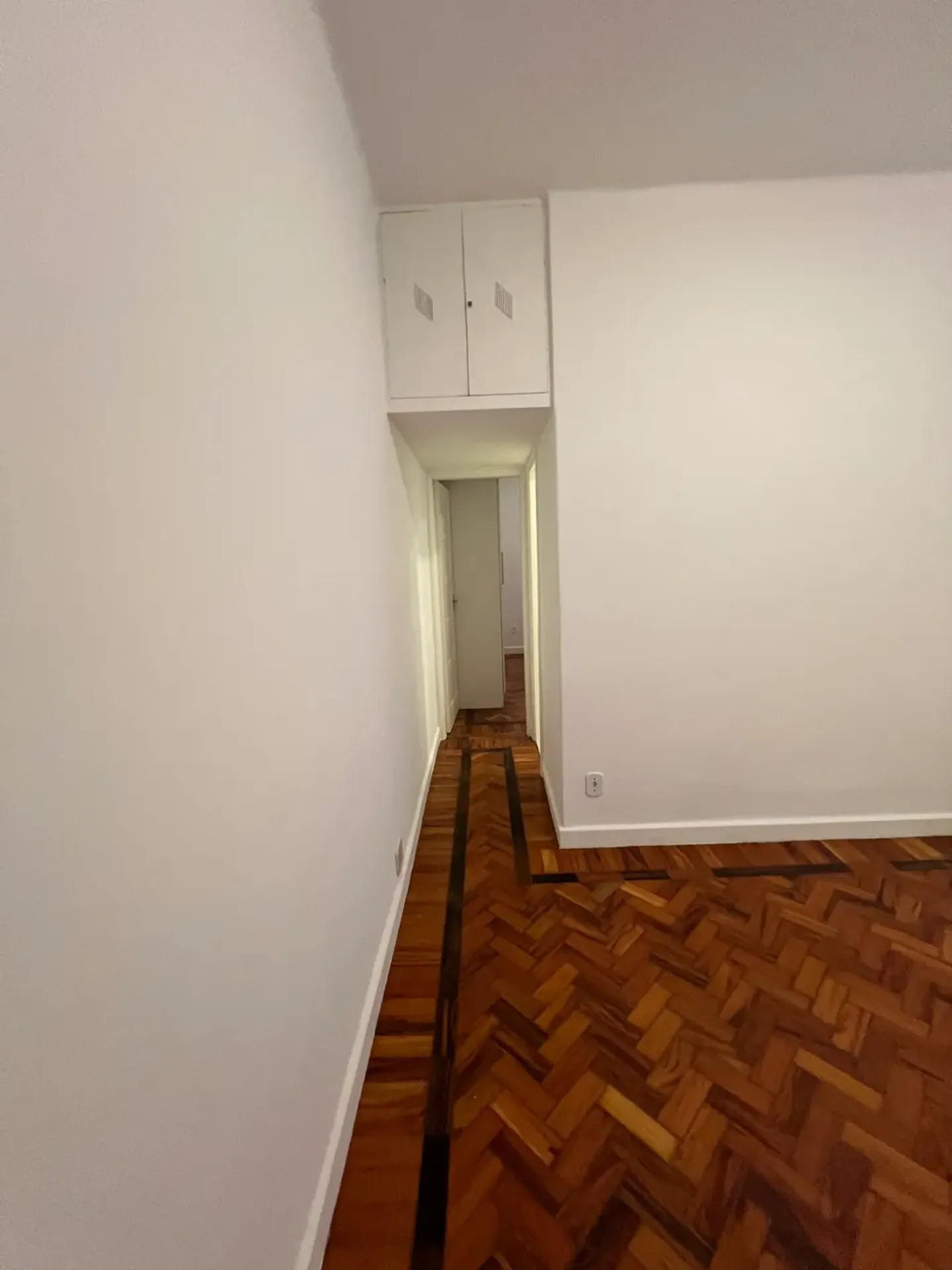 Apartment on the 3rd floor with wood or laminate floors — photo 4