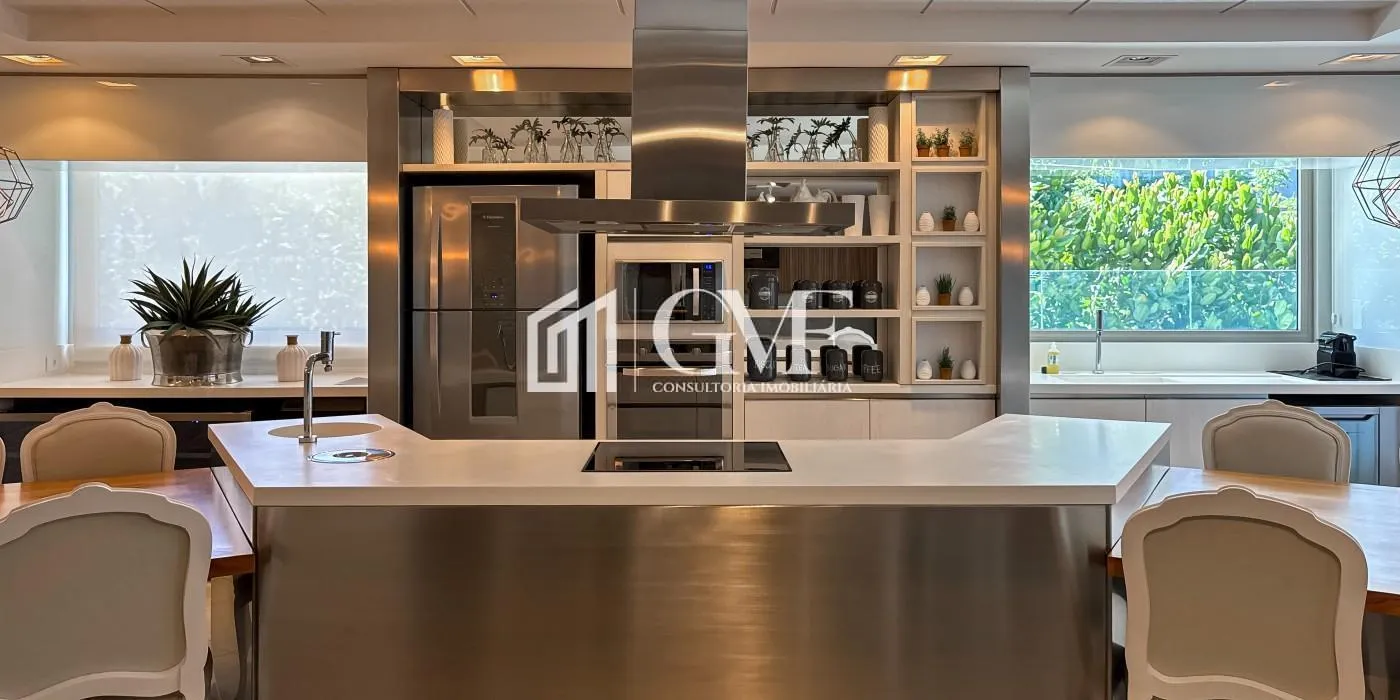 Furnished apartment, 57 m², with a glass-enclosed balcony — photo 2