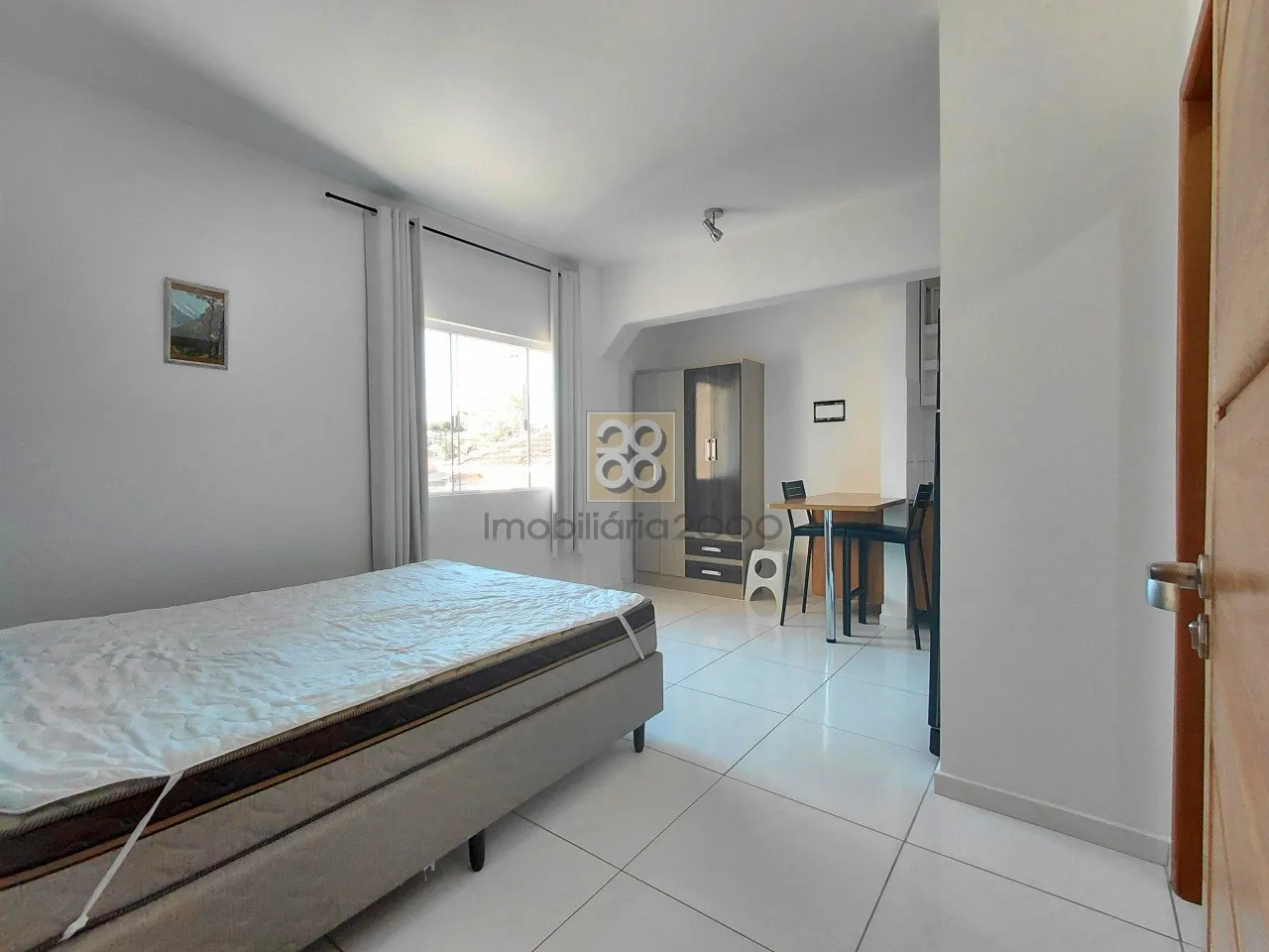 1-bedroom apartment with a compact kitchenette corner — photo 5