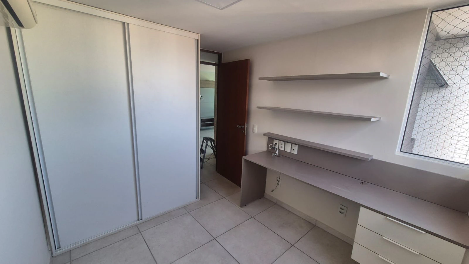 Apartment, 94 m², with a glass-enclosed balcony — photo 14