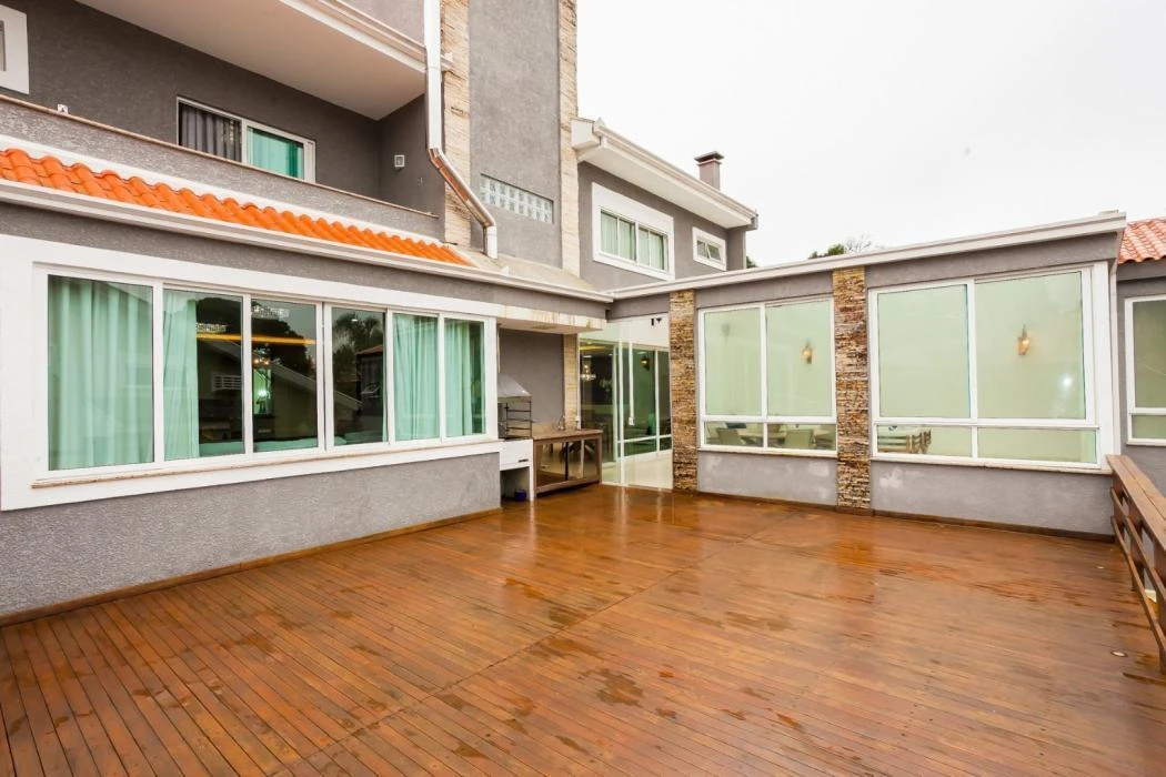 4-bedroom house with floor-to-ceiling windows — photo 31