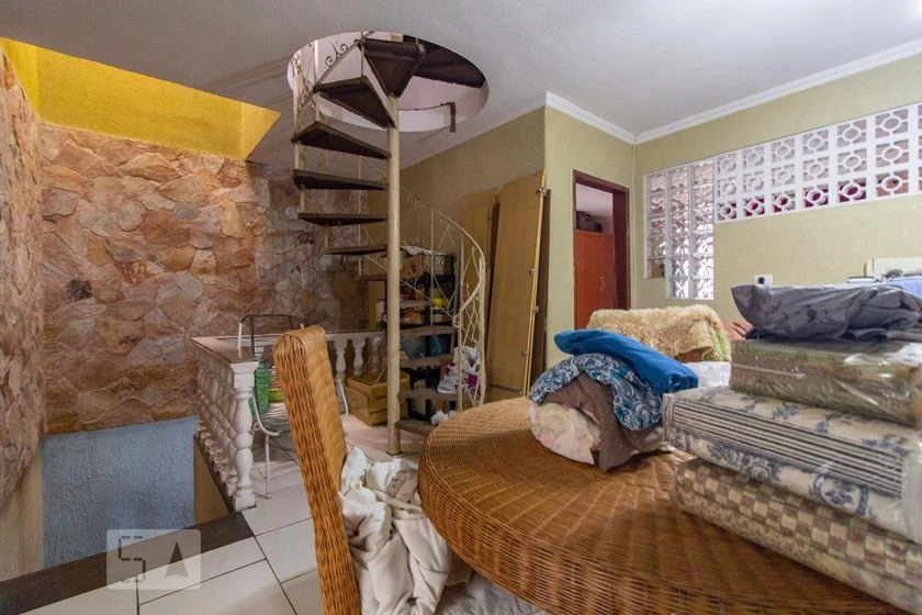 House with 4 bedrooms and 3 bathrooms, no parking — photo 8
