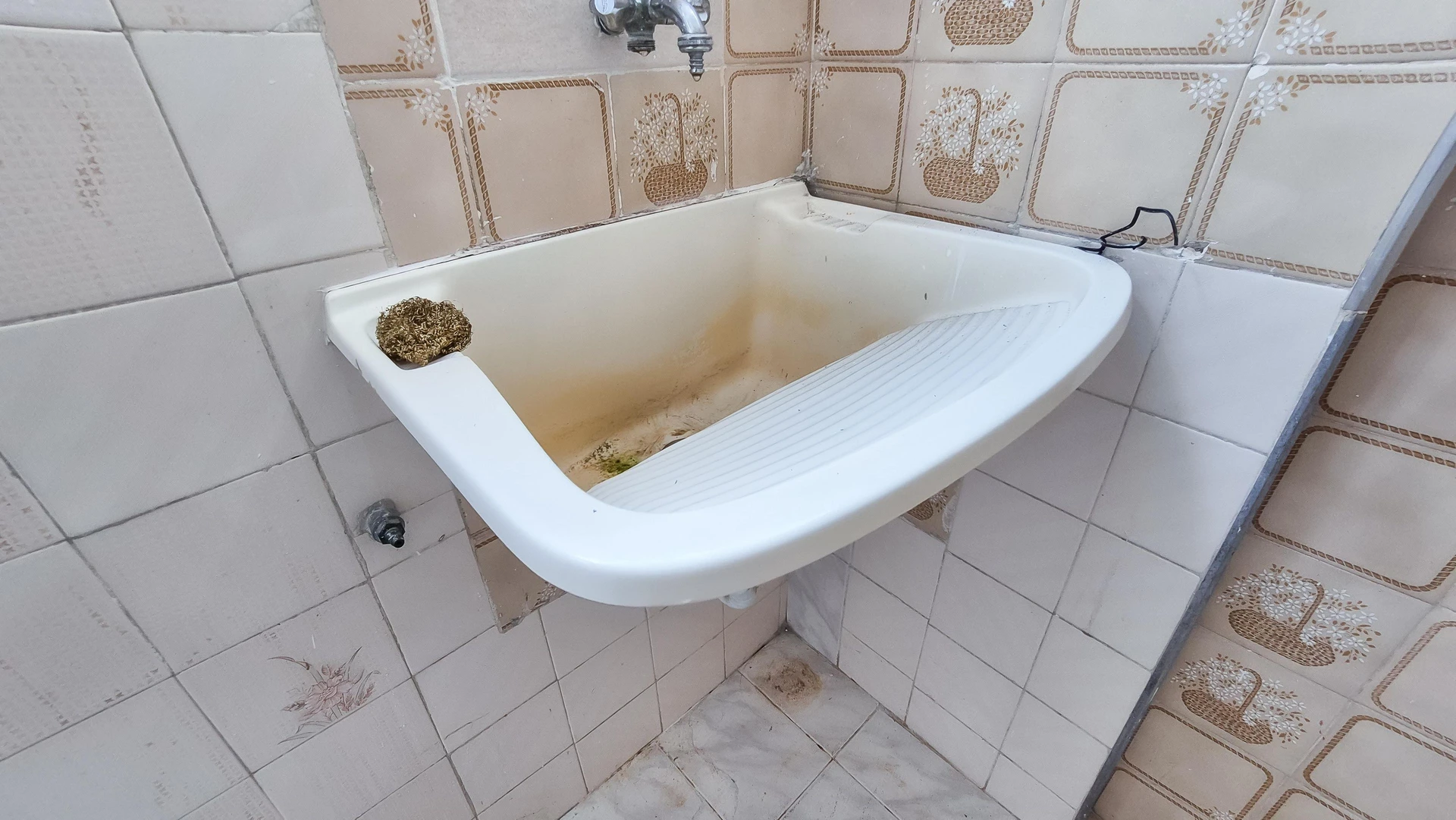 Unfurnished apartment with 2 bedrooms and 1 bathroom — photo 45