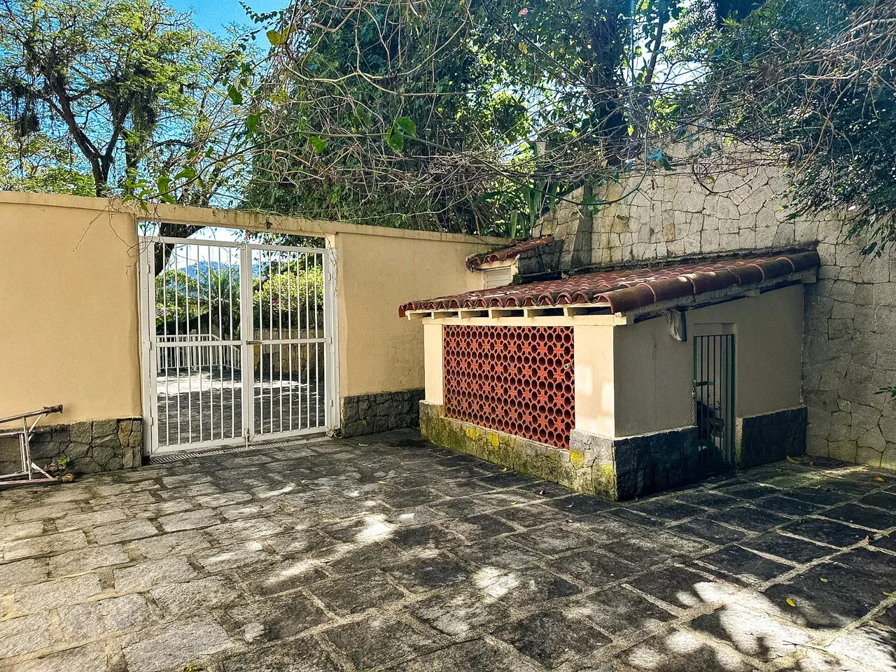 Furnished house with 4 bedrooms and 2993 m², 3 en-suites — photo 52