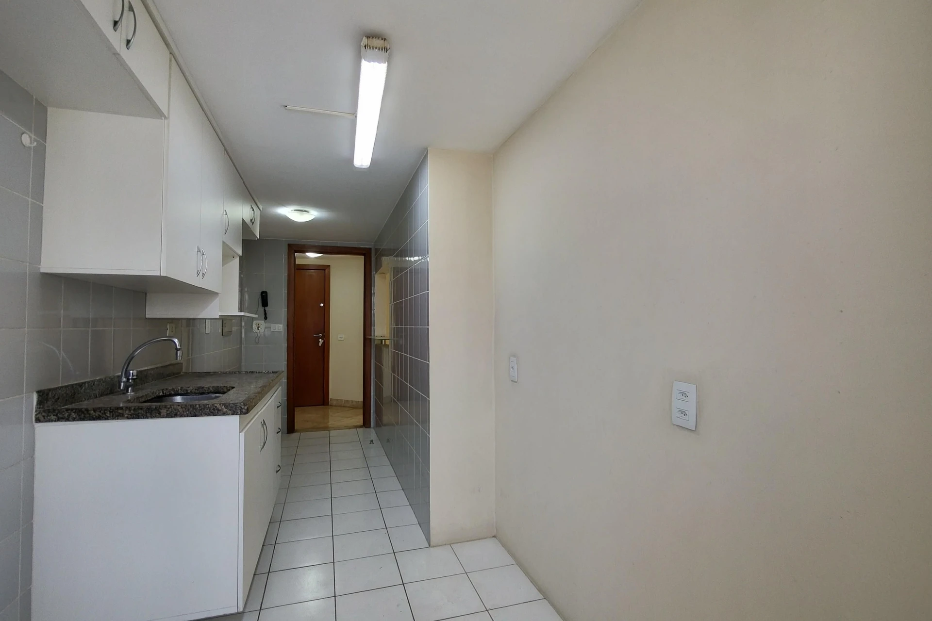 99 m² apartment with a water view and a washing machine — photo 35