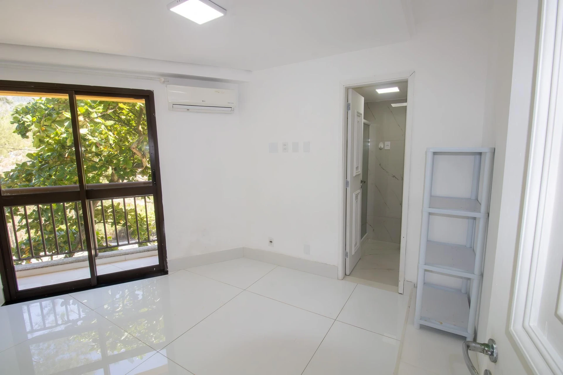 Apartamento, 105 m², com janelas do piso ao teto — photo 34