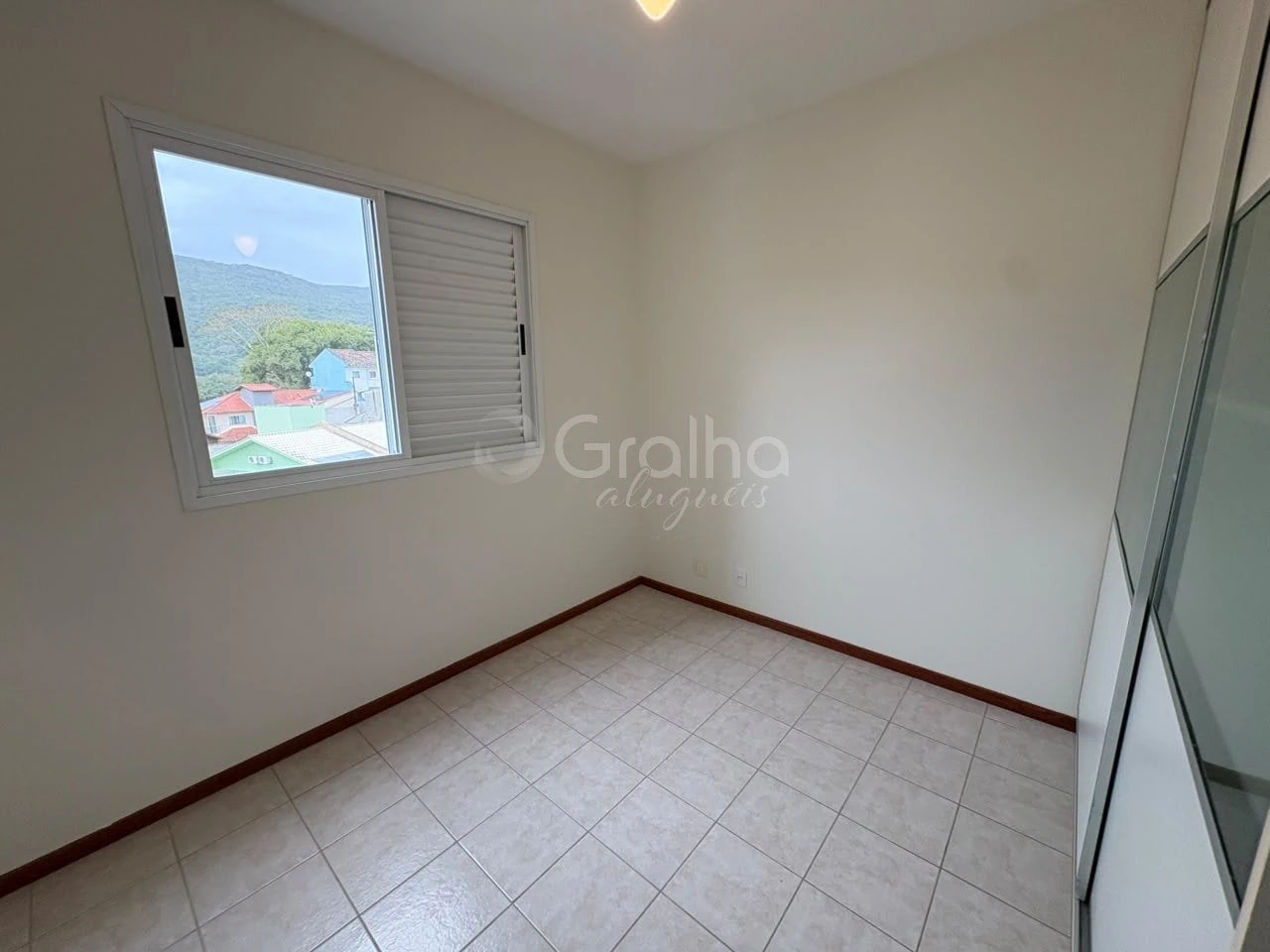 3-bedroom apartment in a building with a pool — photo 4