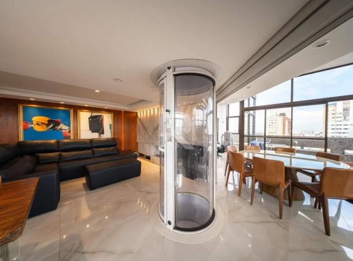 Furnished 303 m² apartment with 3 bedrooms and 3 parking