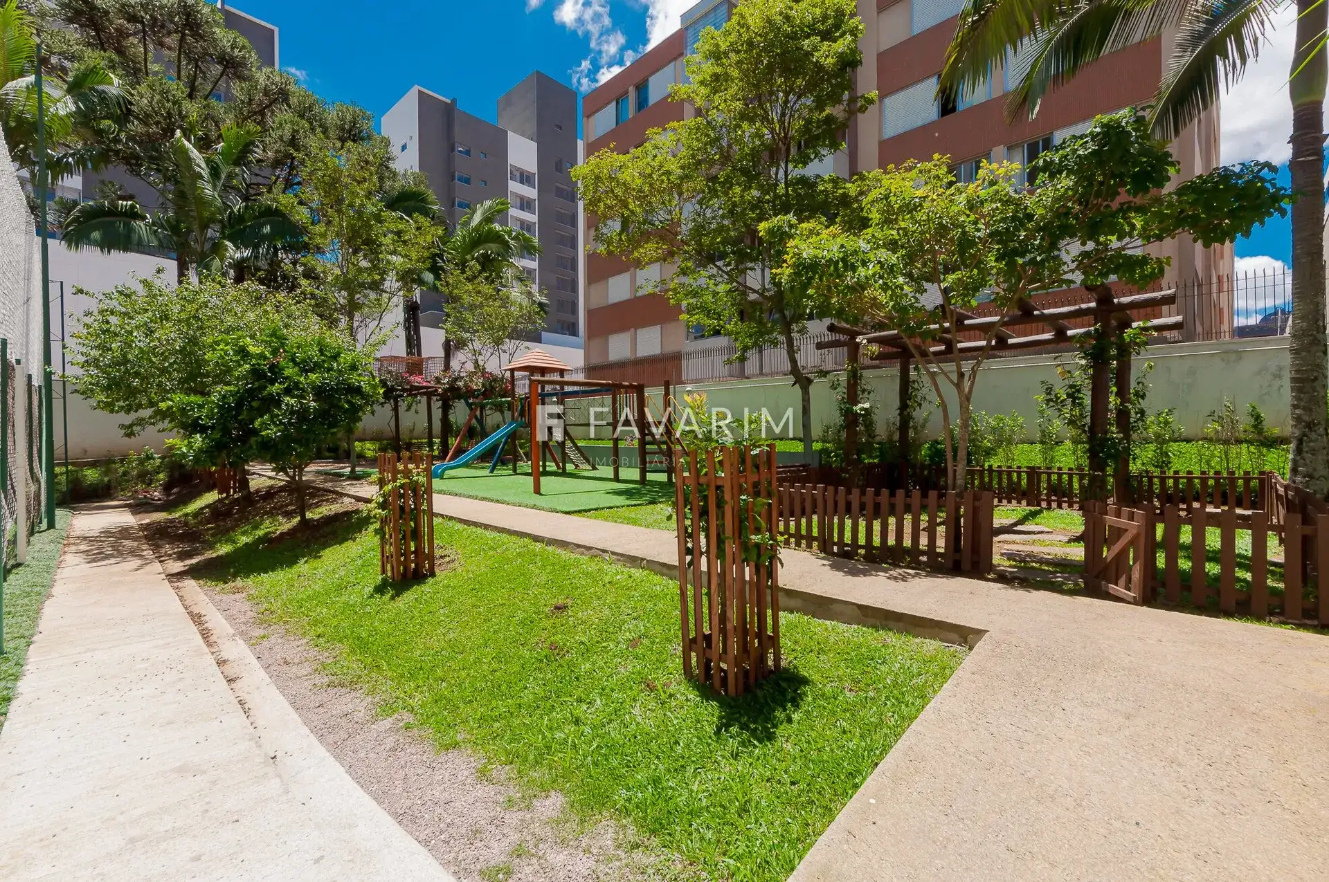 Furnished duplex apartment with an enclosed balcony — photo 23