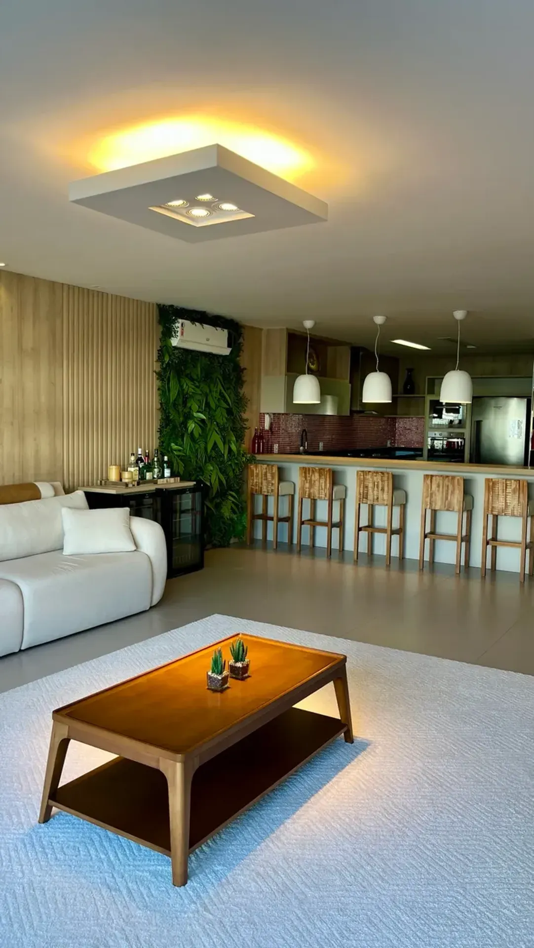 Furnished apartment with 3 en-suite suites — photo 24
