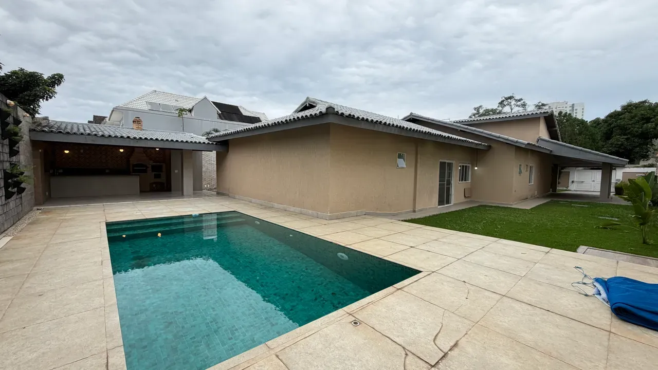 Single-story house with a private garden and 4 bedrooms — photo 9