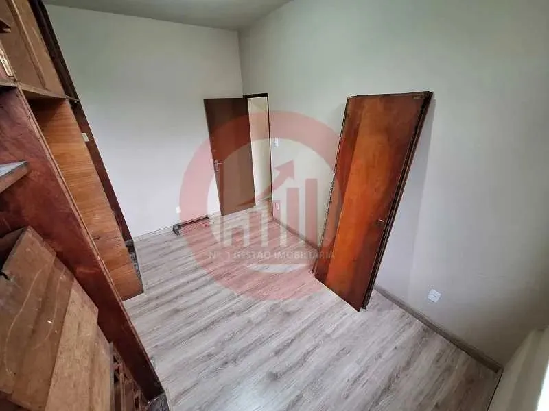 Apartment with wood floors and 2 bedrooms — photo 12