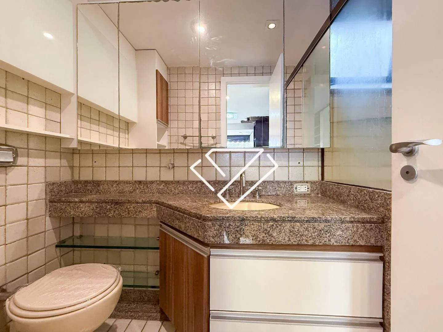 Apartamento com 4 quartos, 3 banheiros e varanda fechada — photo 25