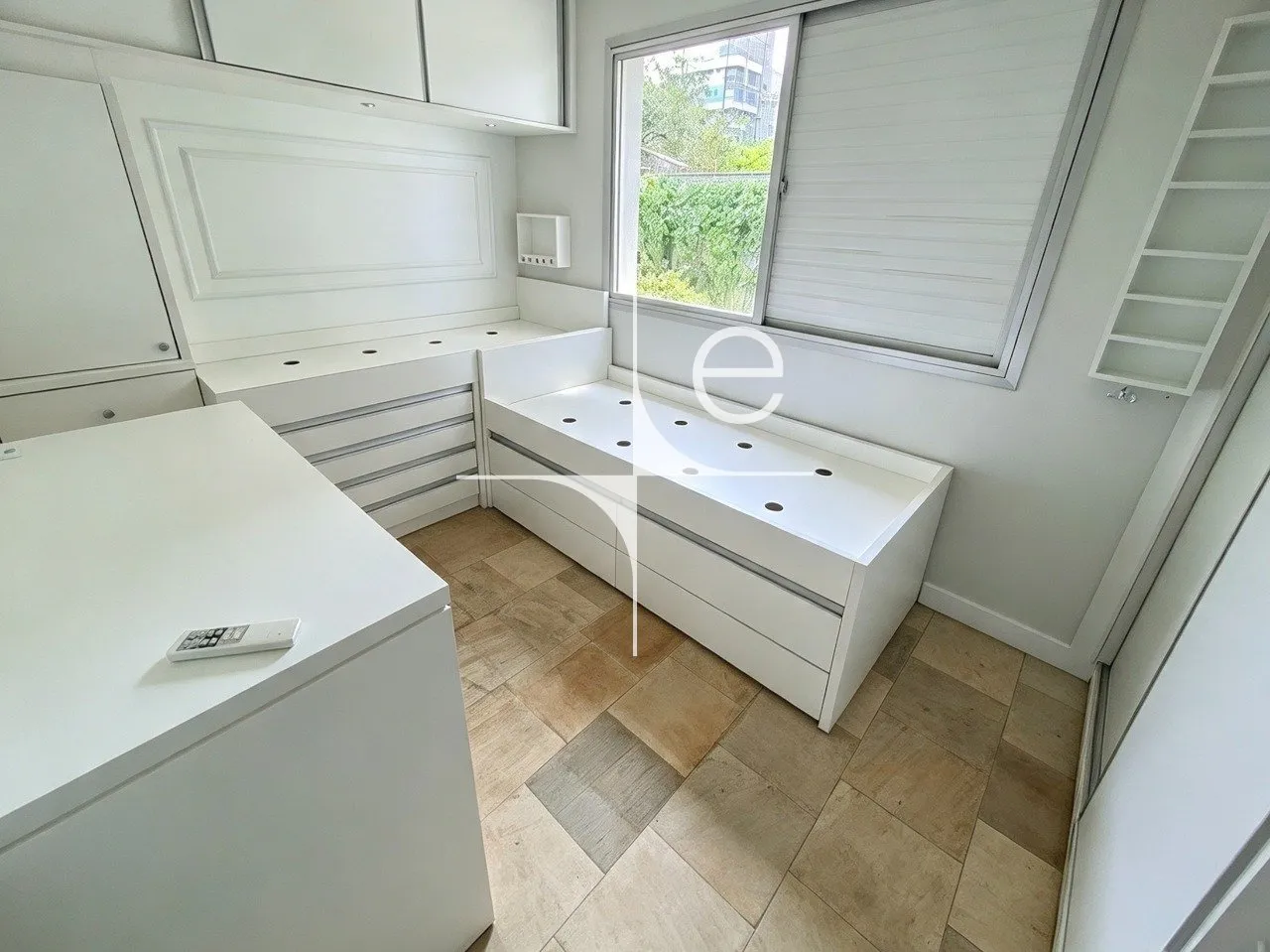 Furnished apartment, 105 m², with a glass-enclosed balcony — photo 7