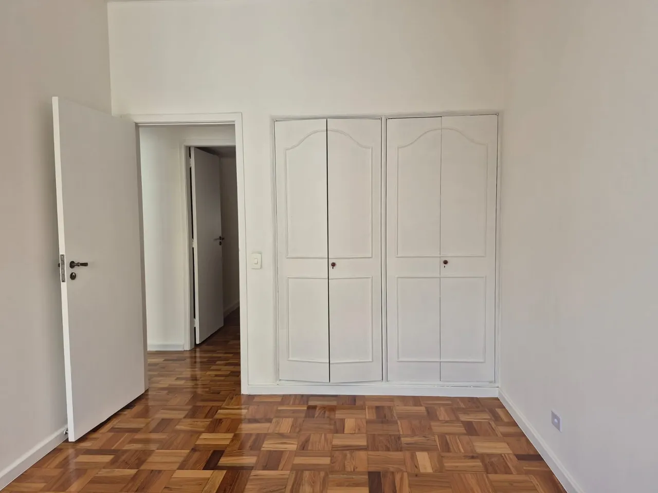 3-bedroom apartment with 3 bathrooms and city views — photo 20
