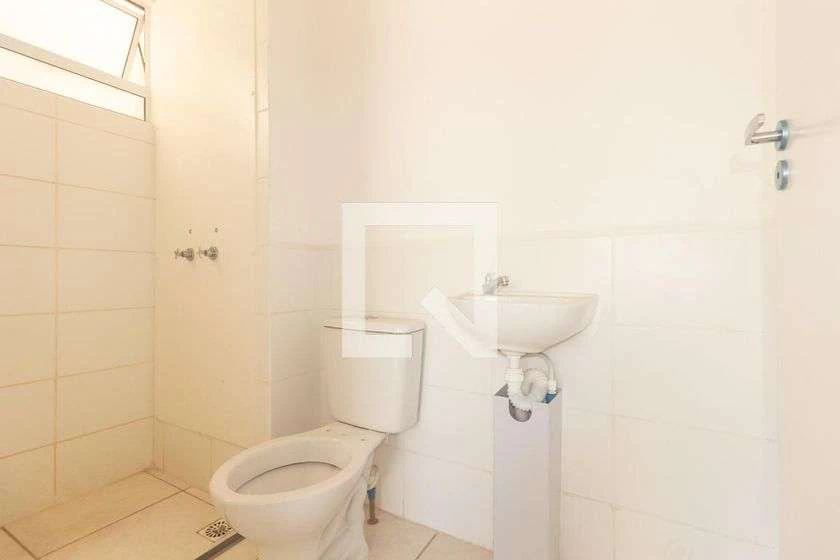 Minimal-style 2-bedroom apartment with ceramic floors — photo 26