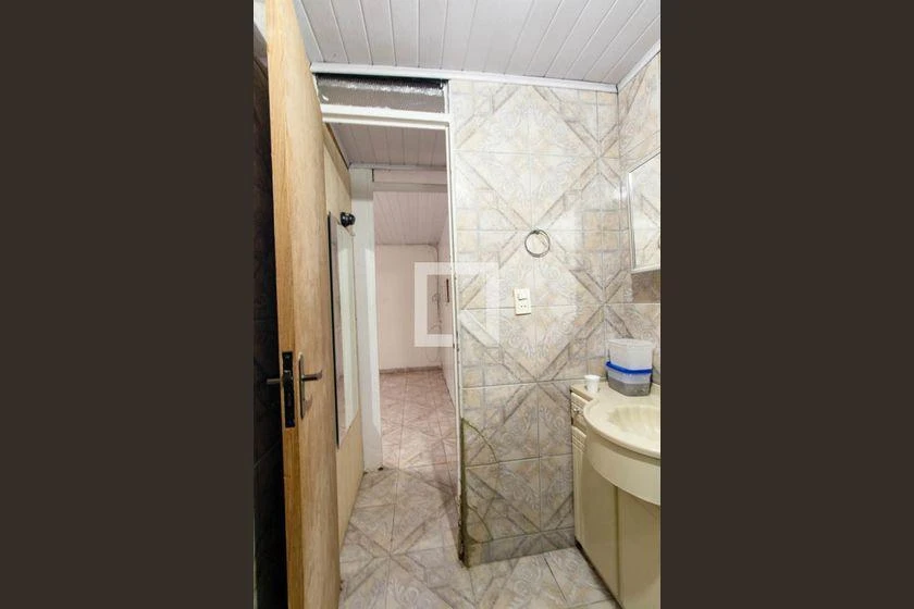 Rental house with 2 bedrooms and a laundry area — photo 17