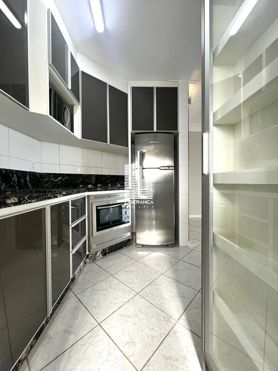 Furnished apartment, 125 m², with a glass-enclosed balcony — photo 6