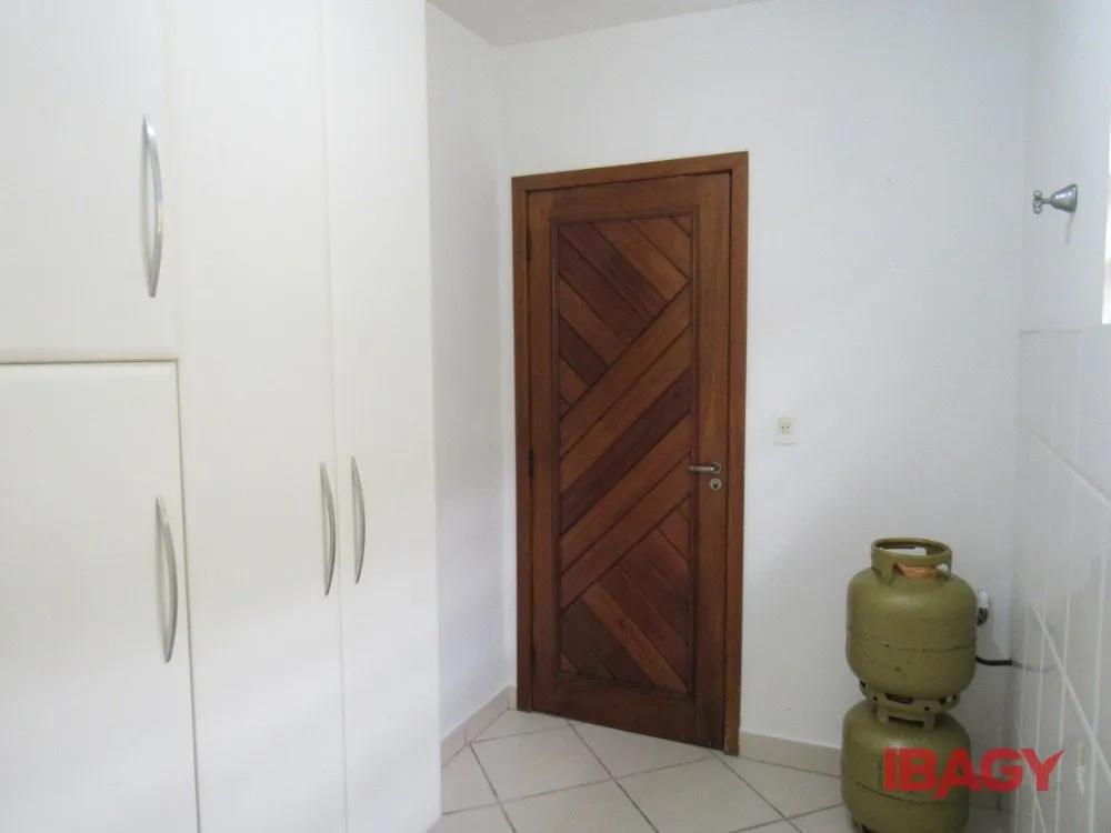 2-bedroom house with a grill on the balcony — photo 13