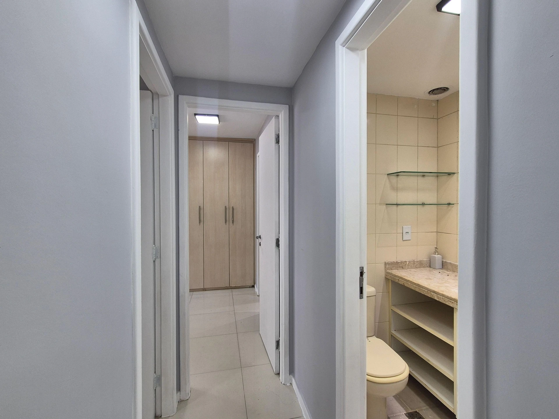 4-bedroom apartment in a building with a gym — photo 22