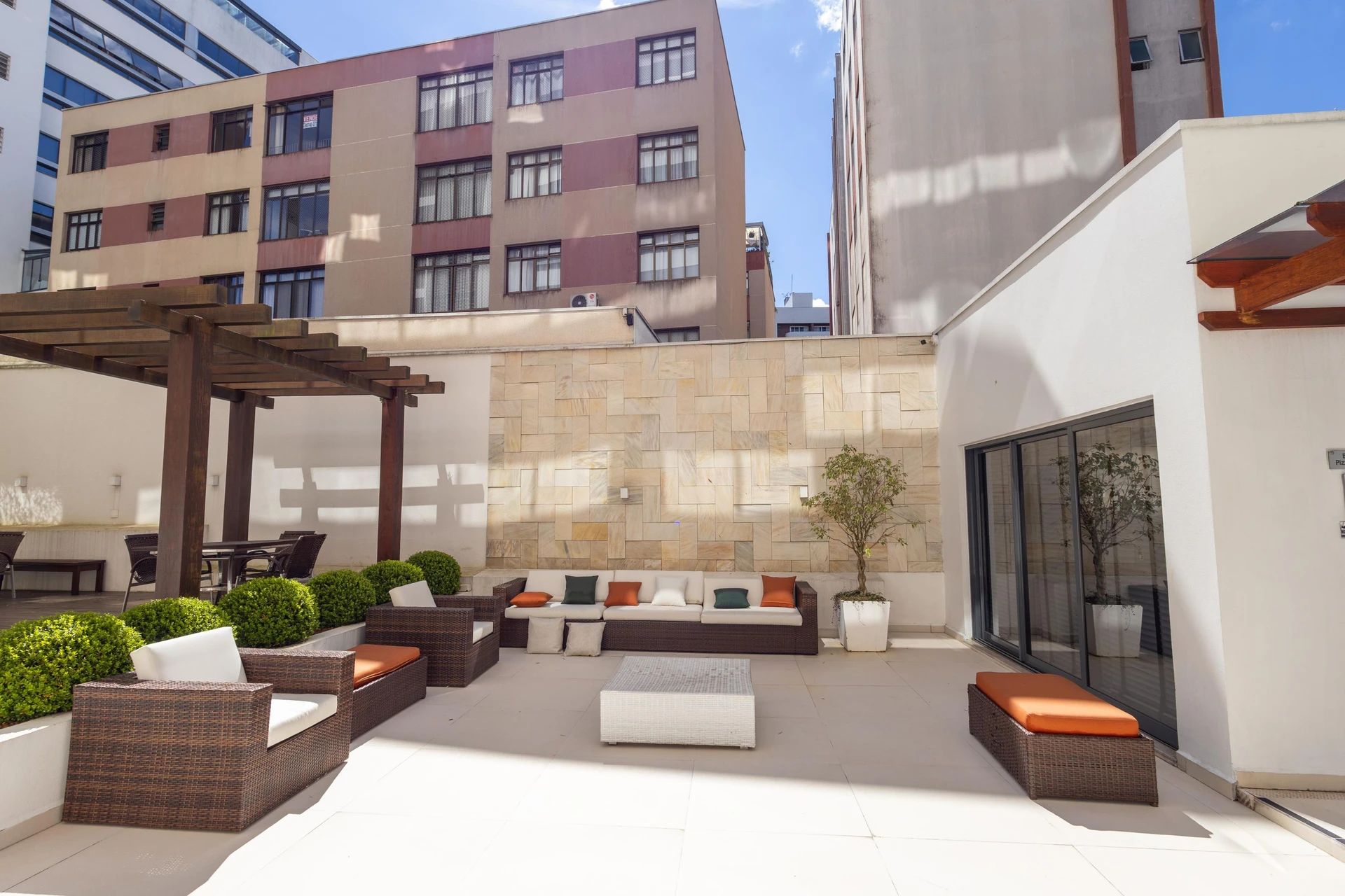 Floor-to-ceiling windows in a one-bedroom apartment, 27 m² — photo 23