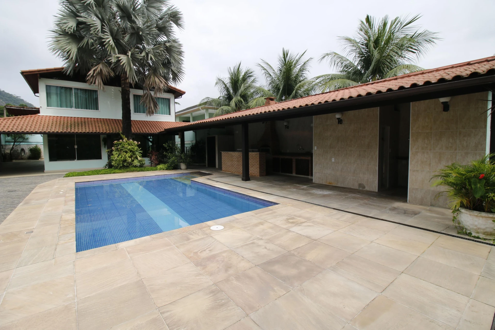 3-bedroom house with a garden — photo 13