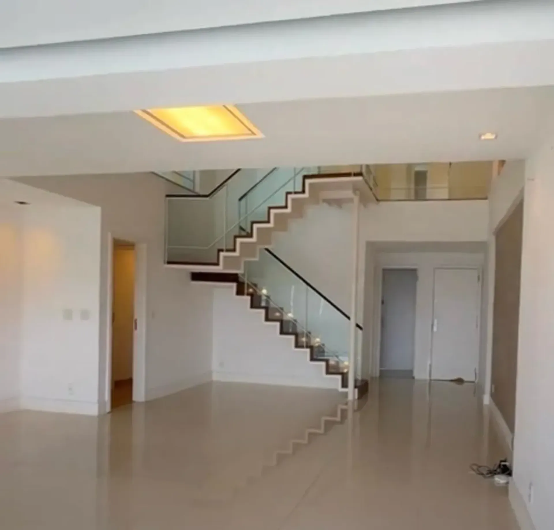 Apartamento com 4 quartos e cozinha fechada a gás — photo 37