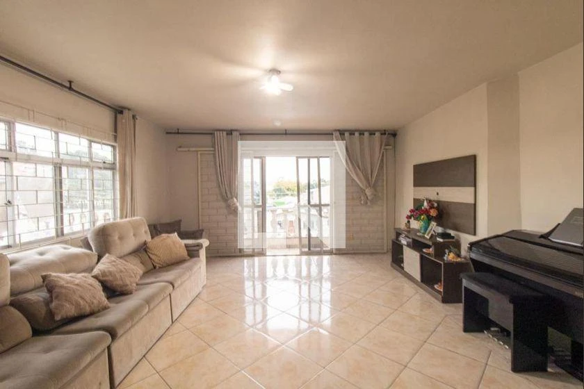 Rental house with suite, 3 bedrooms, 720 m²