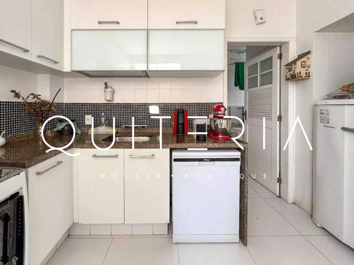 Furnished apartment, 130 m², with floor-to-ceiling windows — photo 8