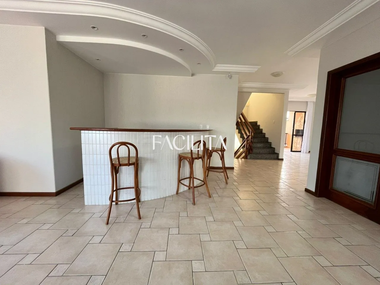 Furnished 456 m² house with 3 en-suite bedrooms and pool — photo 35