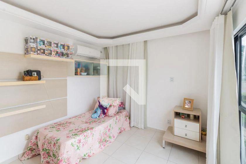 4-bedroom apartment with a mountain view — photo 14