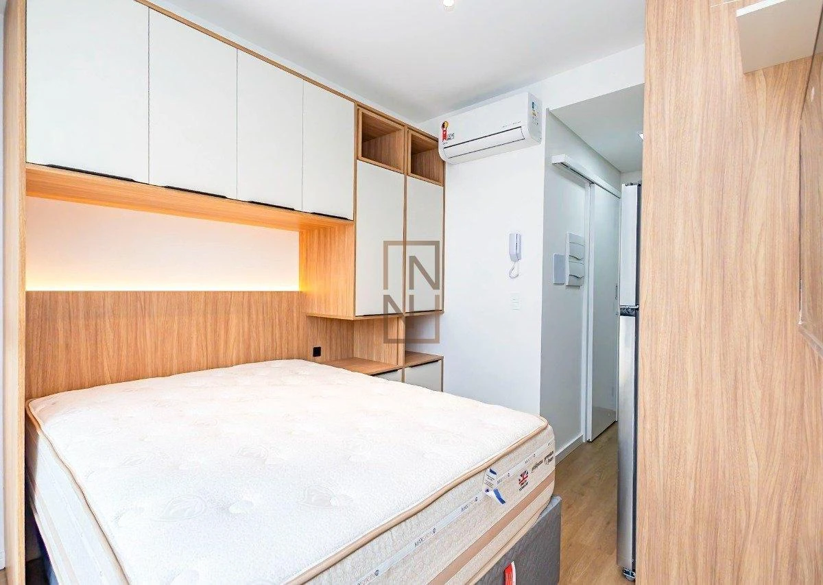 One-bedroom apartment in a building with a coworking space — photo 13