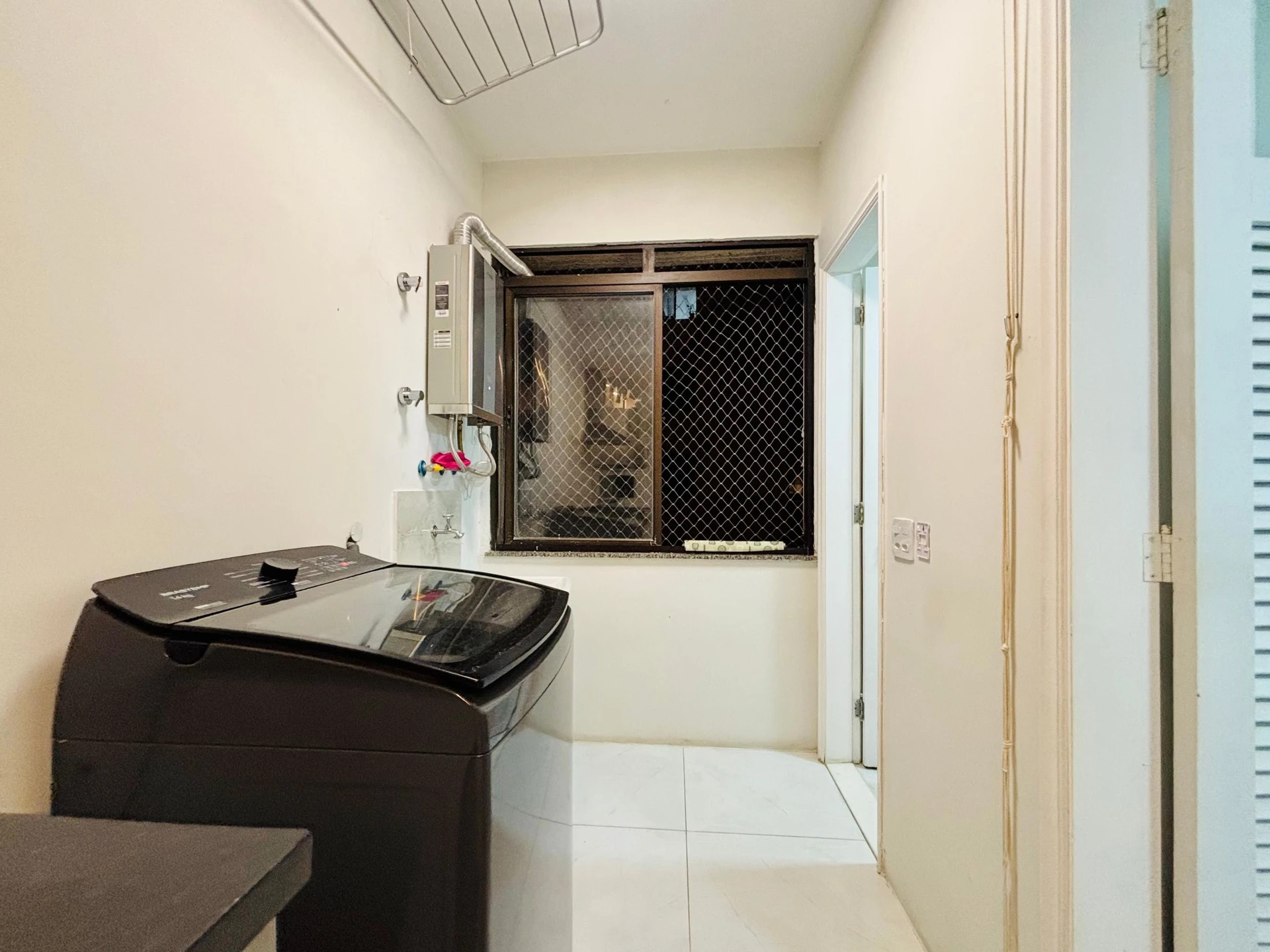 Washing machine in a 3-bedroom apartment, 401 m² — photo 9
