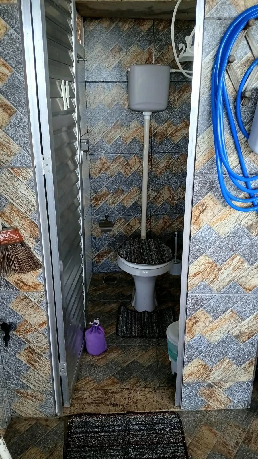 Furnished 3-bedroom house with 4 bathrooms, no parking — photo 57