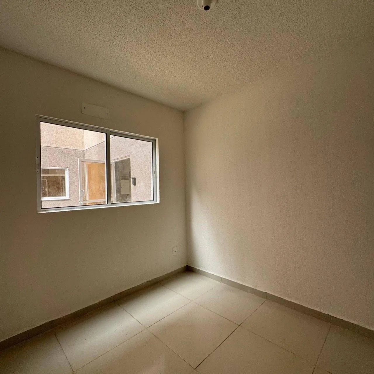 Apartamento com 2 quartos e banheiro com box de vidro — photo 9