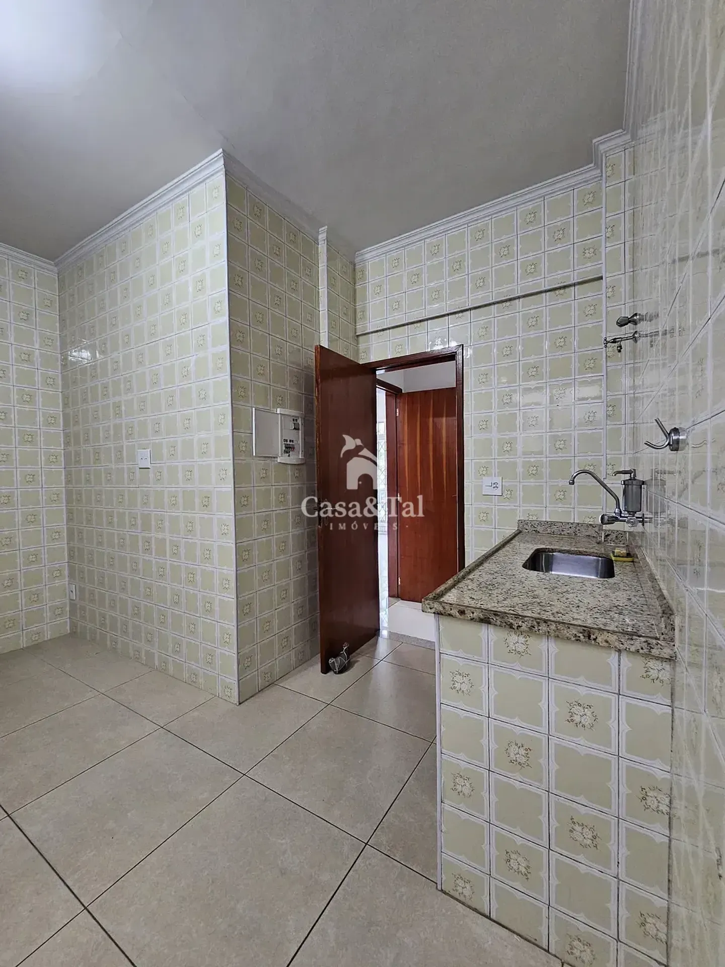 Unfurnished apartment with air conditioning and 3 bedrooms — photo 32