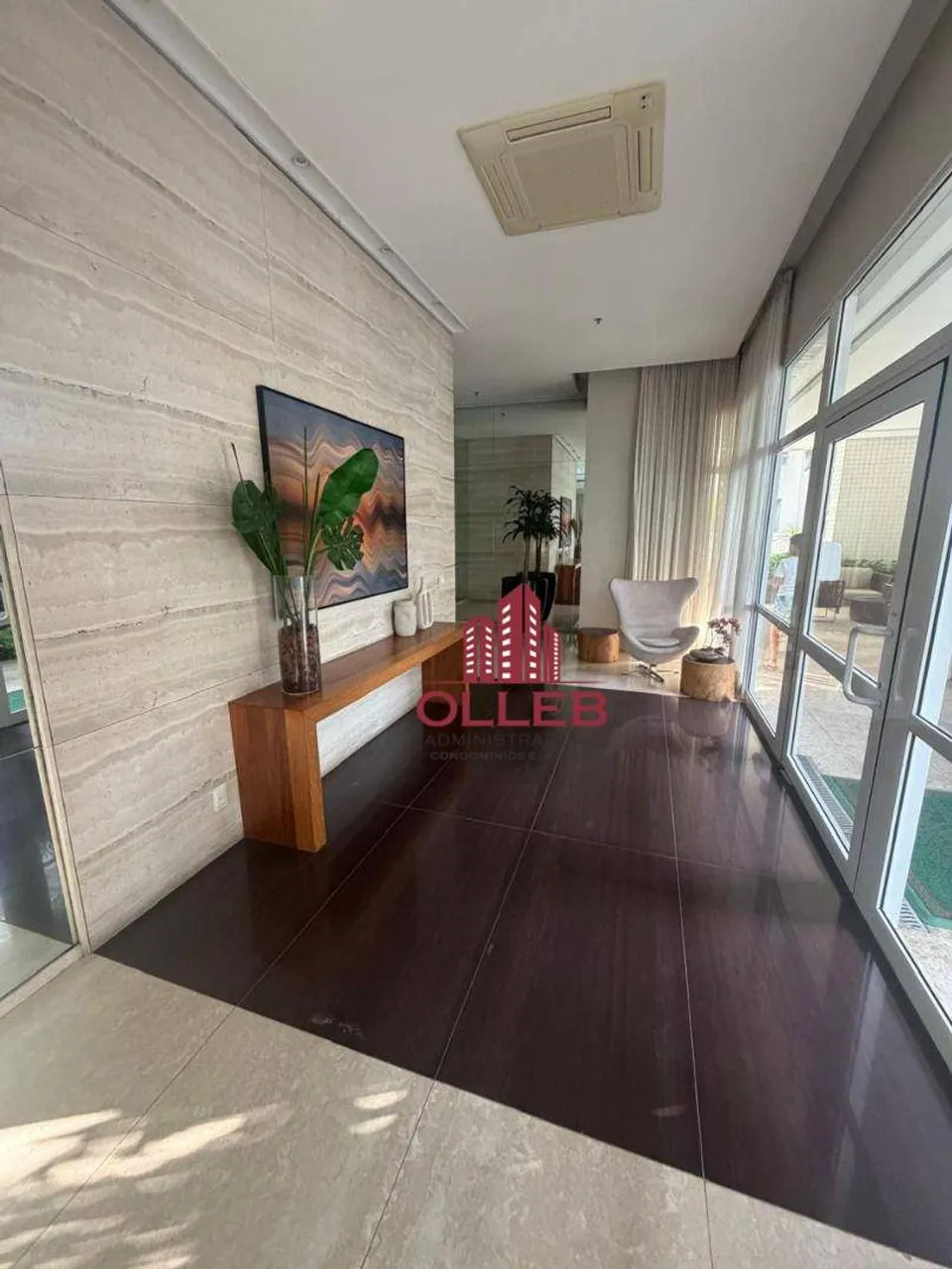 Furnished apartment with 4 bedrooms and an enclosed balcony — photo 17