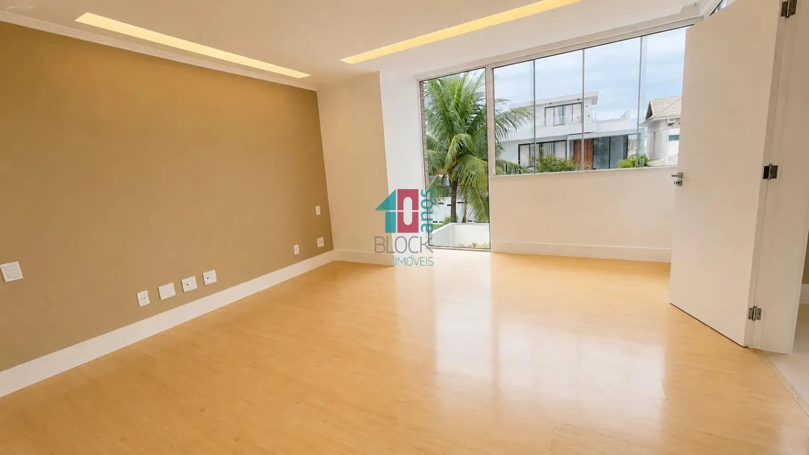 Casa triplex com 4 quartos e 3 suítes e cozinha fechada — photo 19