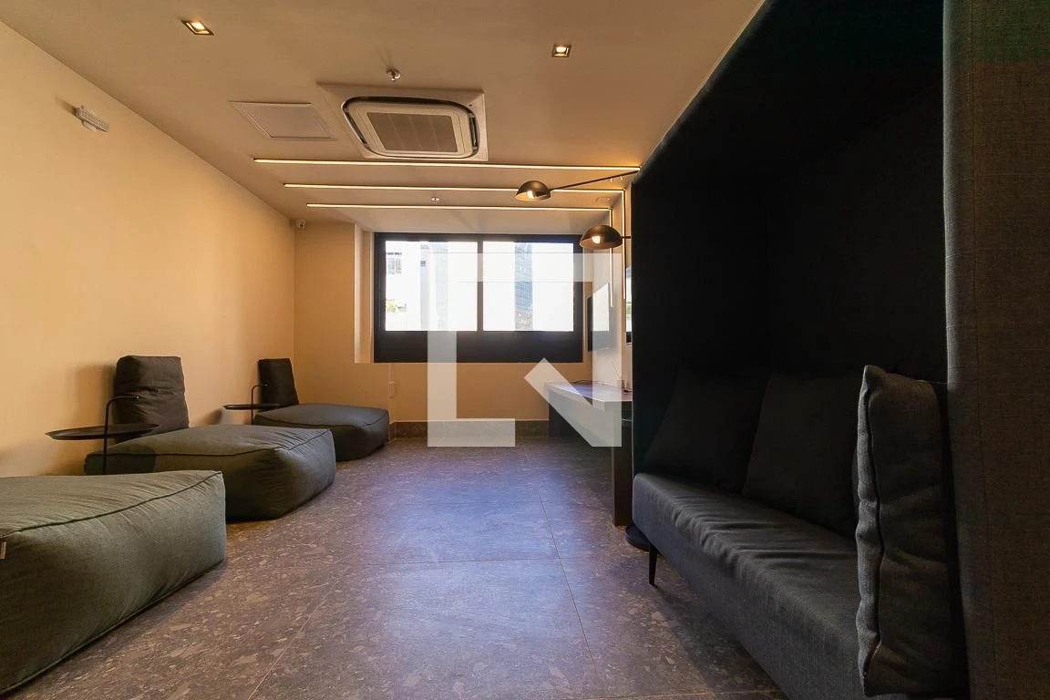 Furnished apartment, 32 m², with floor-to-ceiling windows — photo 26